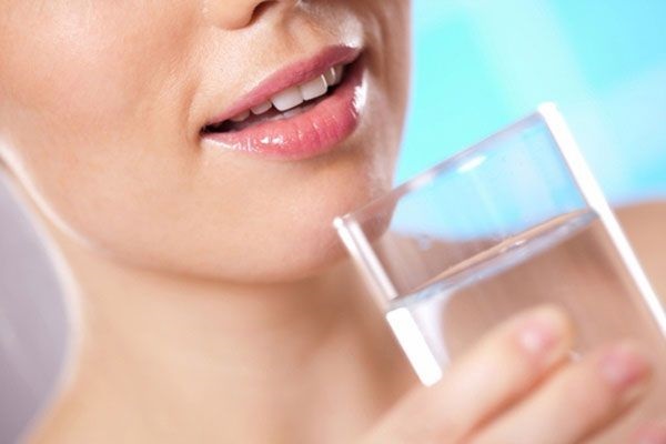 2 lít nước mỗi ngày để có làn da và cơ thể khỏe mạnh