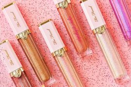 Review son Too Faced Rich & Dazzling Lip Gloss
