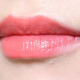 Xăm môi màu hồng cam có thực sự đẹp không?